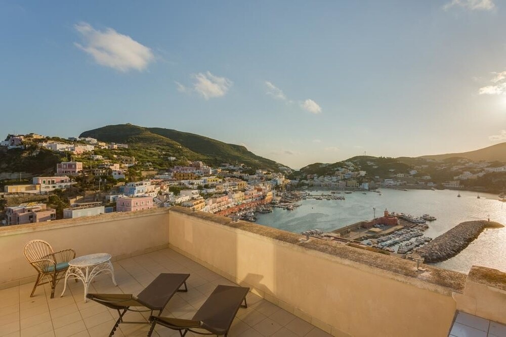 Ponza - Hotel Torre Dei Borboni