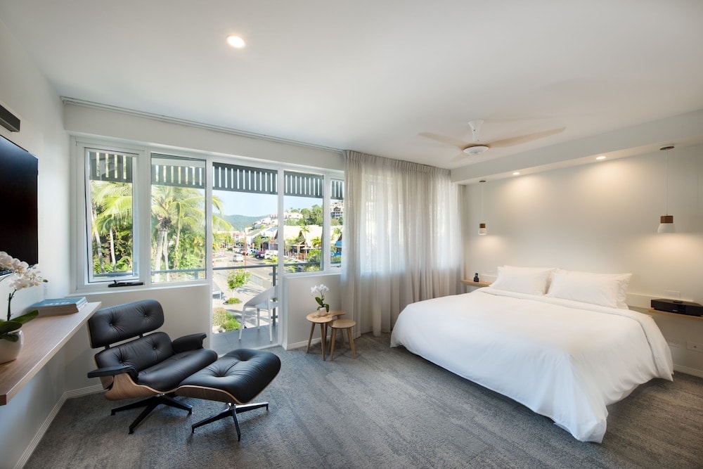 Airlie Beach - Heart Hotel and Gallery Whitsundays