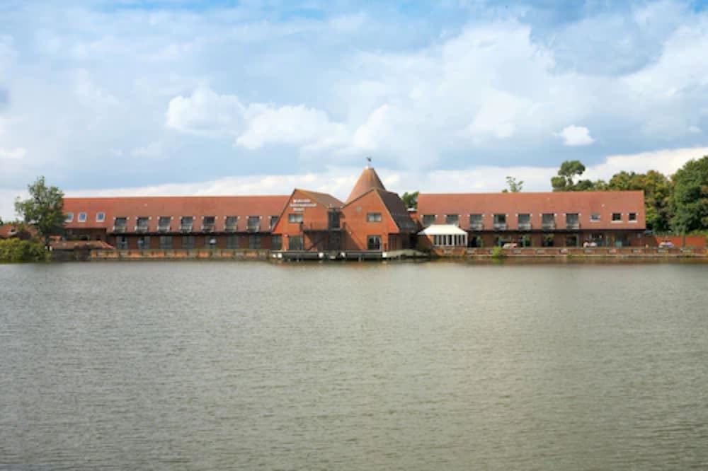 Farnborough - Lakeside International Hotel