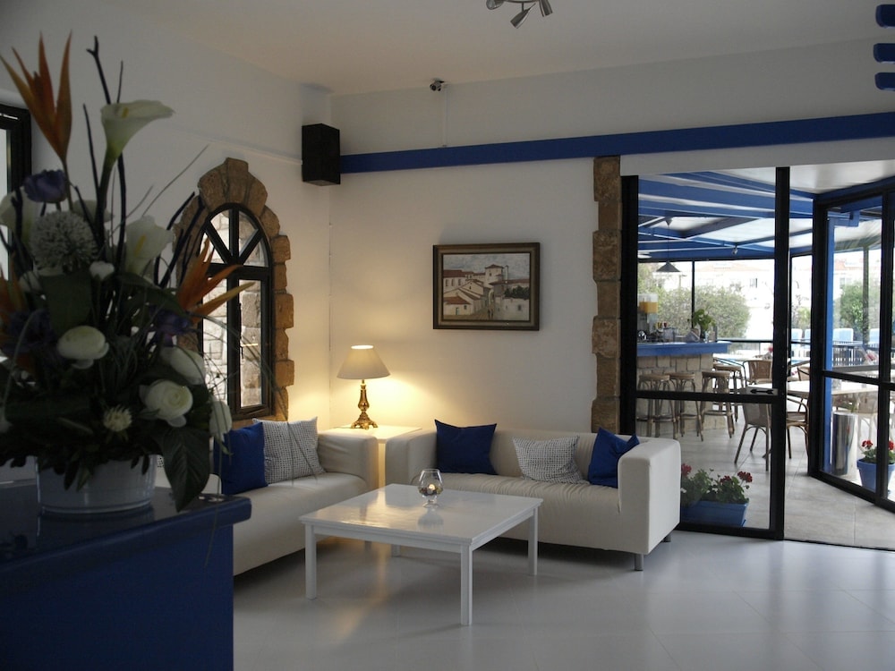 Umeå - Paphos - Hilltop Gardens Hotel Apartments