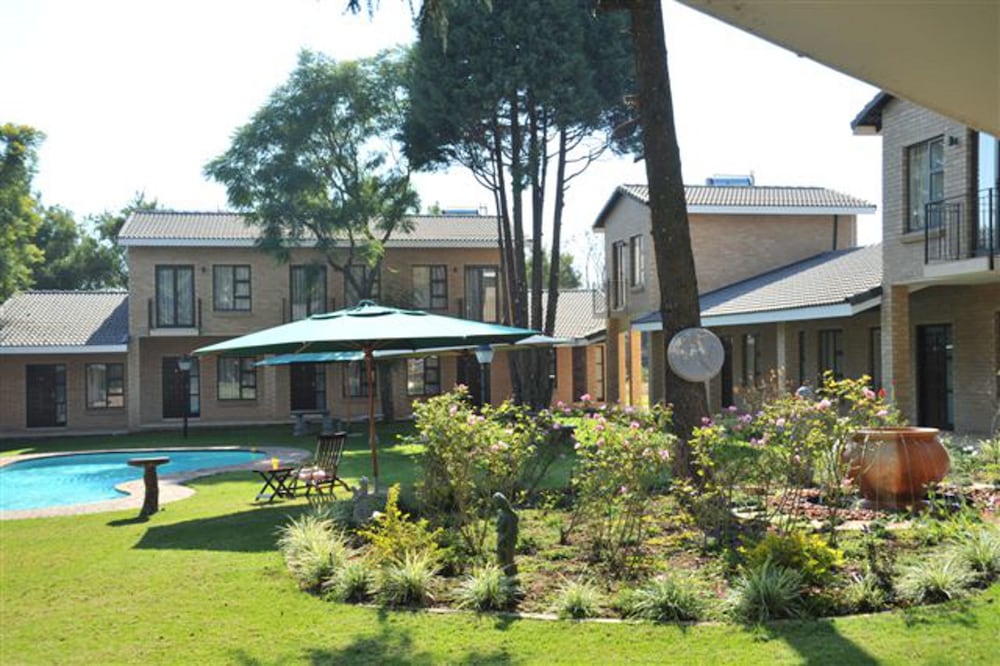 Lanseria - Hoyohoyo Chartwell Lodge