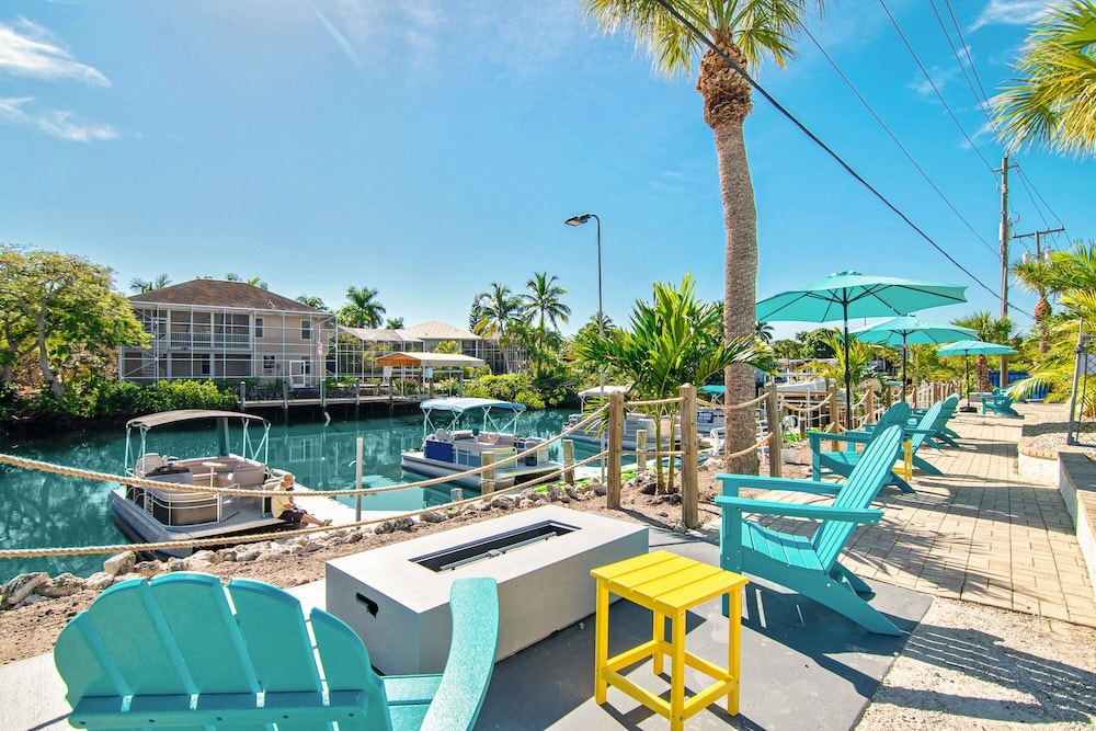 Fort Myers Beach - Latitude 26 Waterfront Resort and Marina