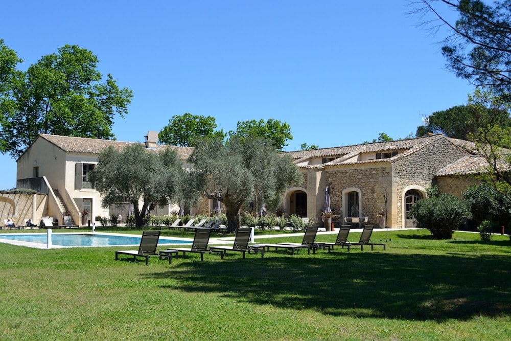 Remoulins - Hôtel & Restaurant de charme - La Bégude Saint-Pierre