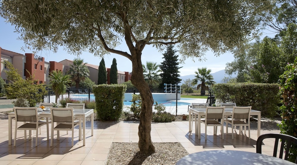 Le Boulou - Hotel Du Village Catalan