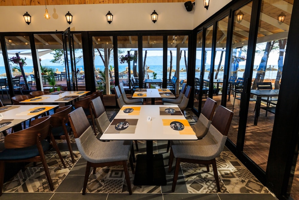 Göteborg - Vlora - ECUADOR Resort