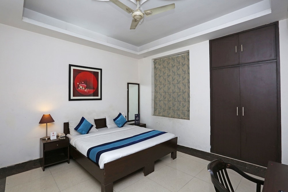 Noida - FabHotel F9 H Block Sector 51