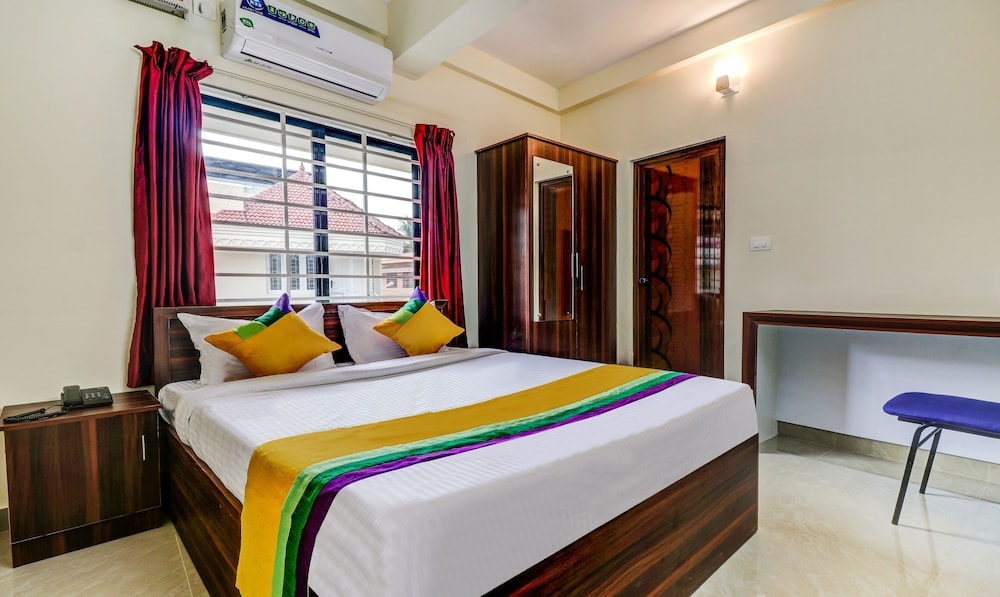 Kochi - Itsy Hotels Rain Tulsi Stayz, Palarivattom Junction