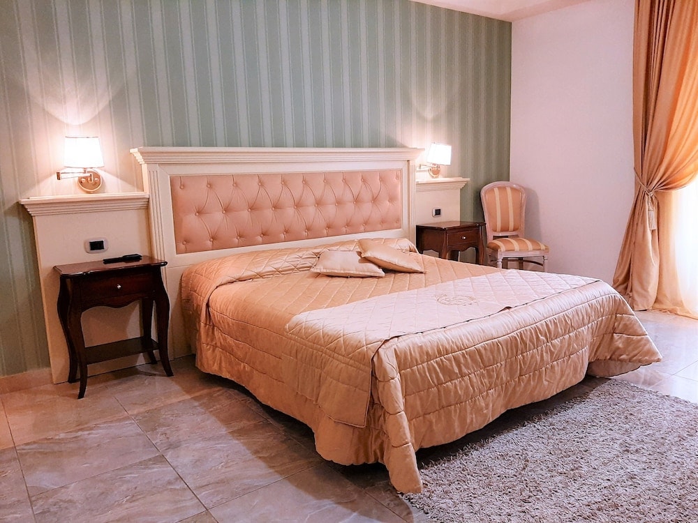 Mirabella Eclano - Regina di Saba - Hotel Villa per ricevimenti