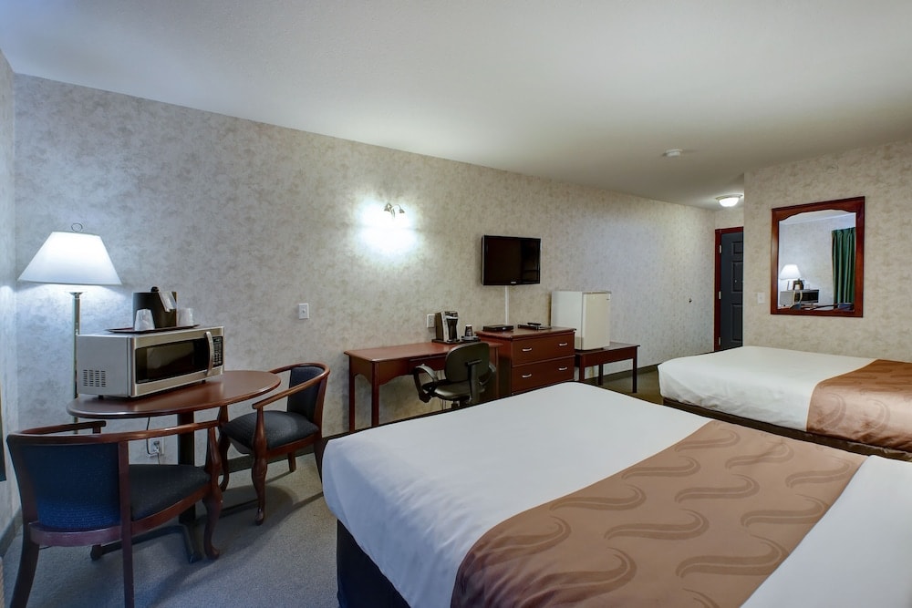 Edmonton International Airport - Ramada by Wyndham Nisku Edmonton Airport