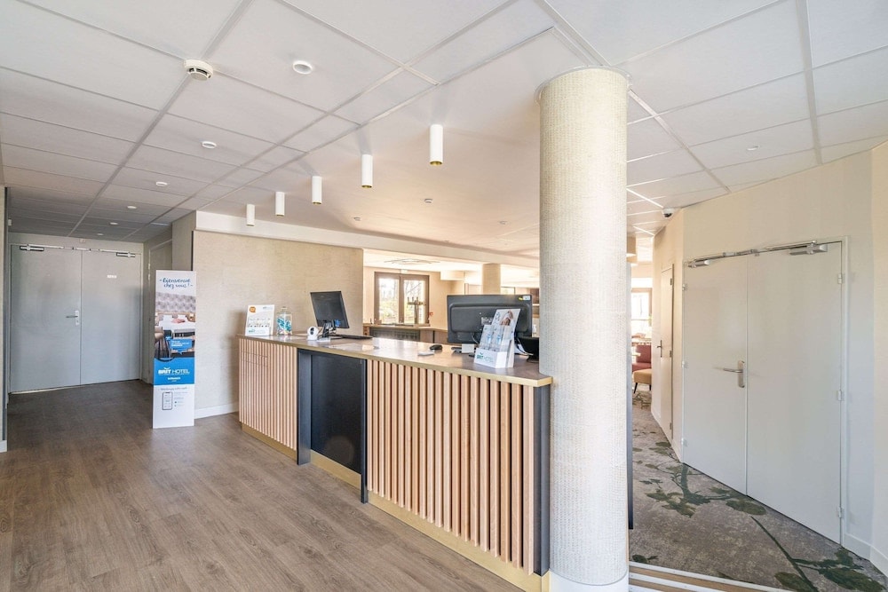 Sorges - Brit Hotel Angers Parc Expo - L'Acropole
