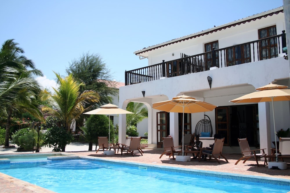 Pongwe - Moonshine Uroa Boutique Hotel