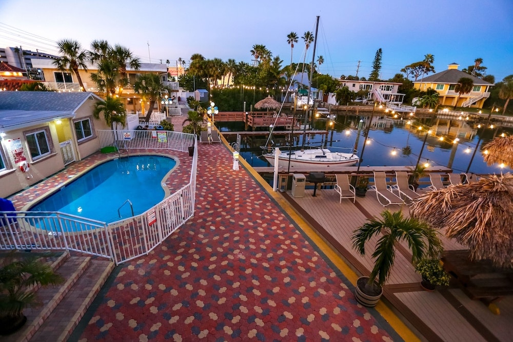 St Pete Beach - Bay Palms Waterfront Resort - Hotel and Marina