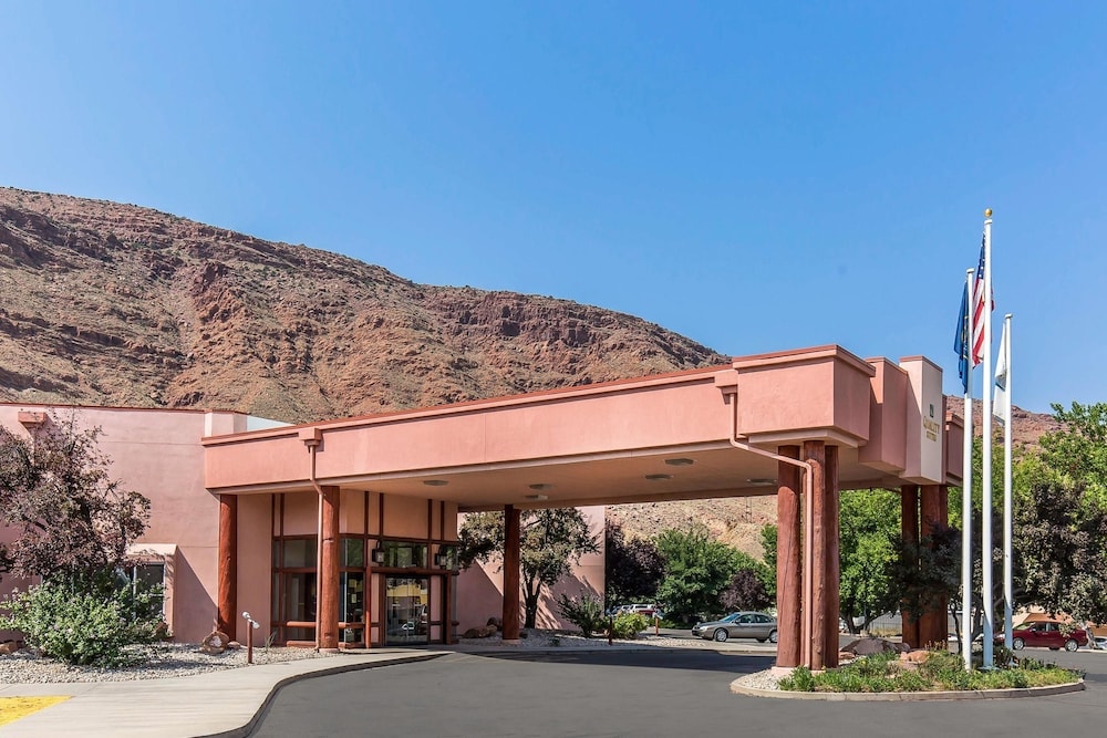 Moab - Quality Suites Moab near Arches National Park