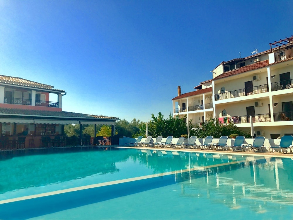 Moraitika - Ccb Bruskos Hotel