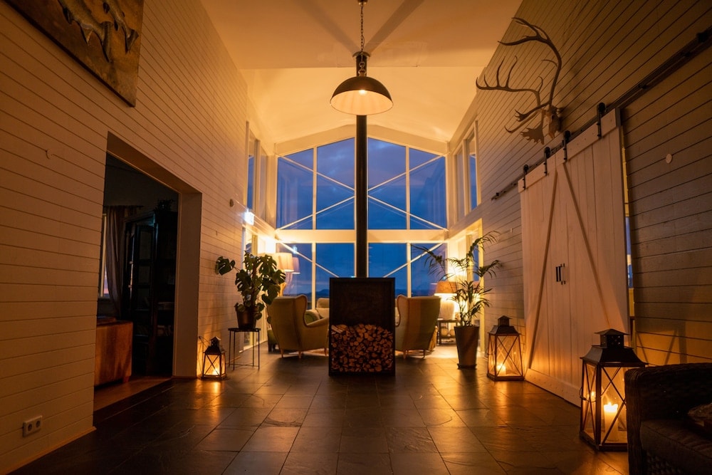 Stockholm - Hvolsvöllur - Aurora Lodge Hotel