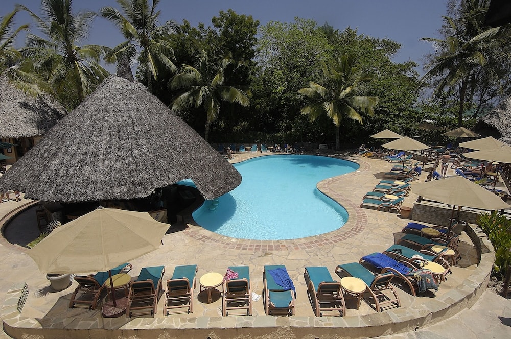 Galu - Pinewood Beach Resort and Spa