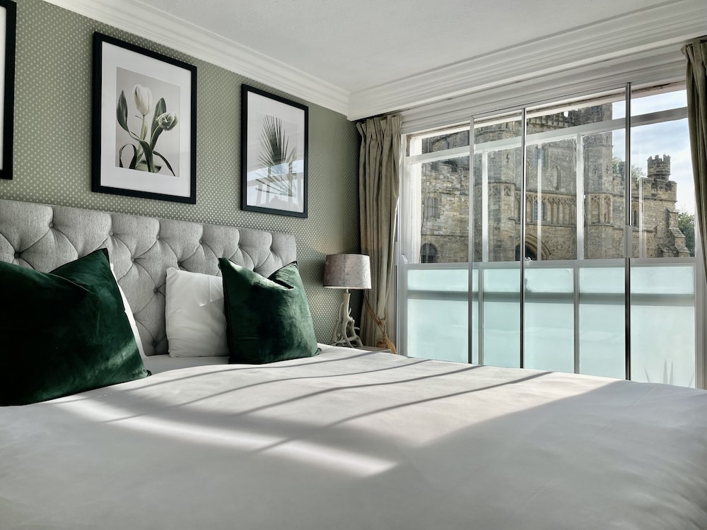 Battle - The Abbey Hotel