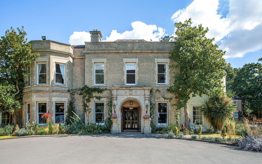 Bedford - Woodland Manor Hotel
