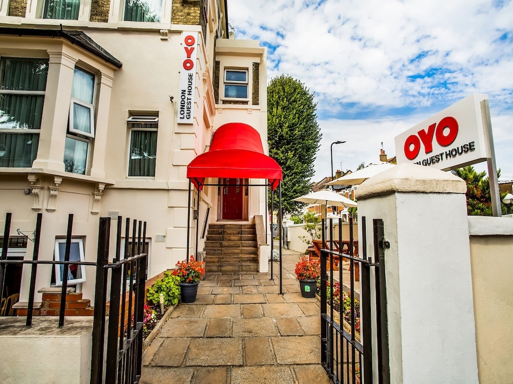Göteborg - London - London Guest House by OYO - Acton