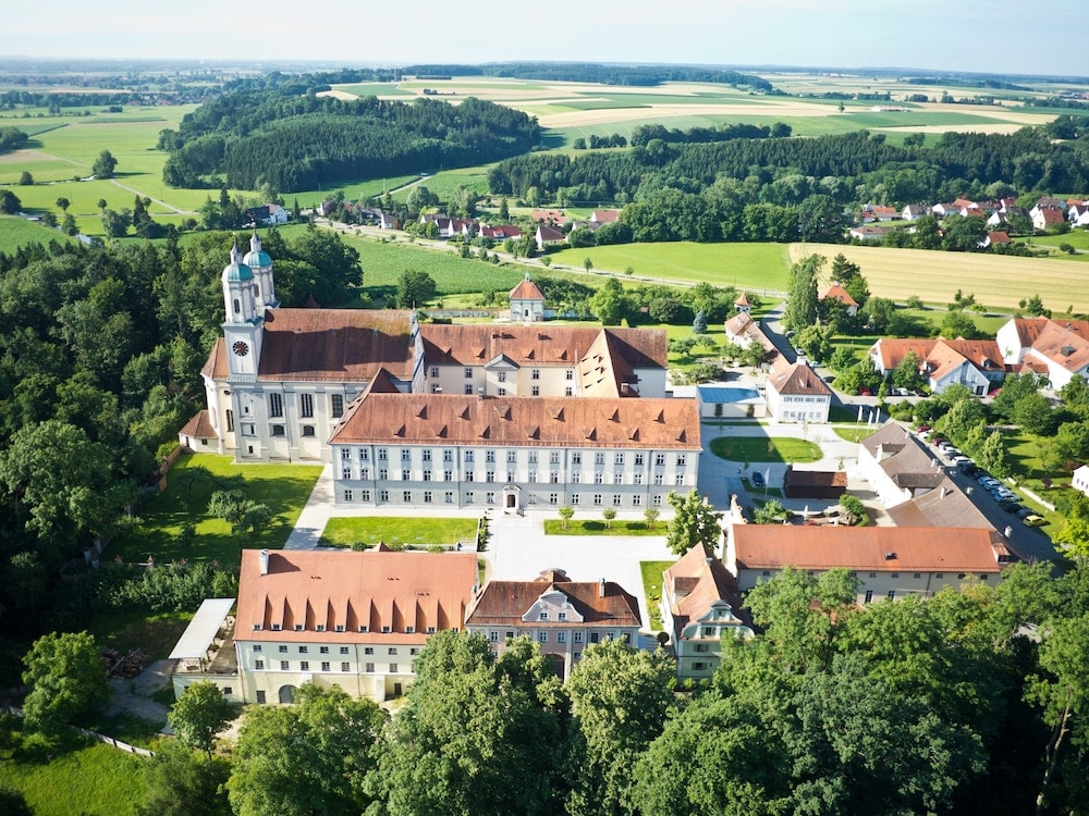 Allmannshofen - Hotel Kloster Holzen