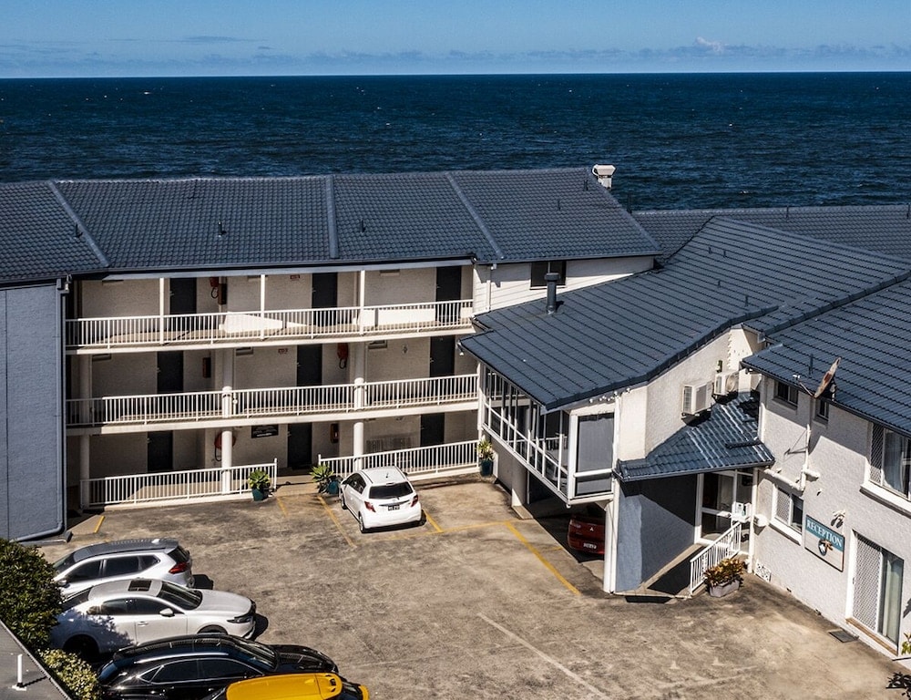 The Entrance - Ocean Front Motel
