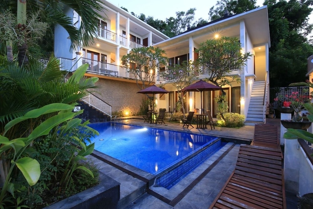 Sidemen - Dewi Villa Padangbai Hotel