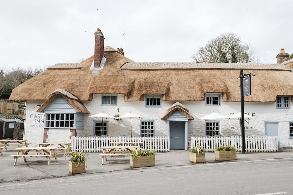 Lulworth Cove - Castle Inn