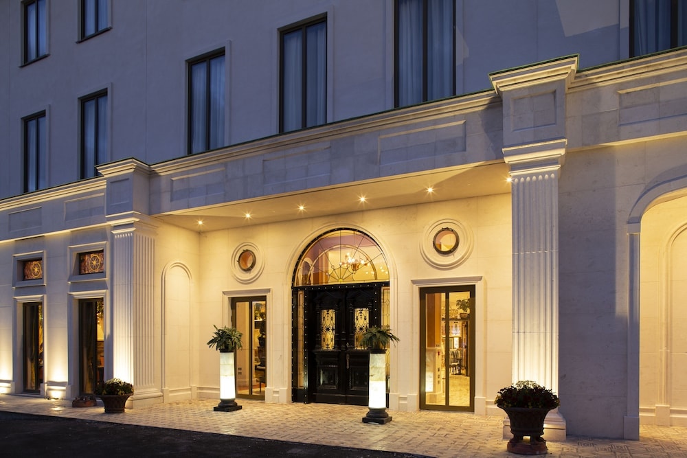 Sallins - Lawlors Hotel