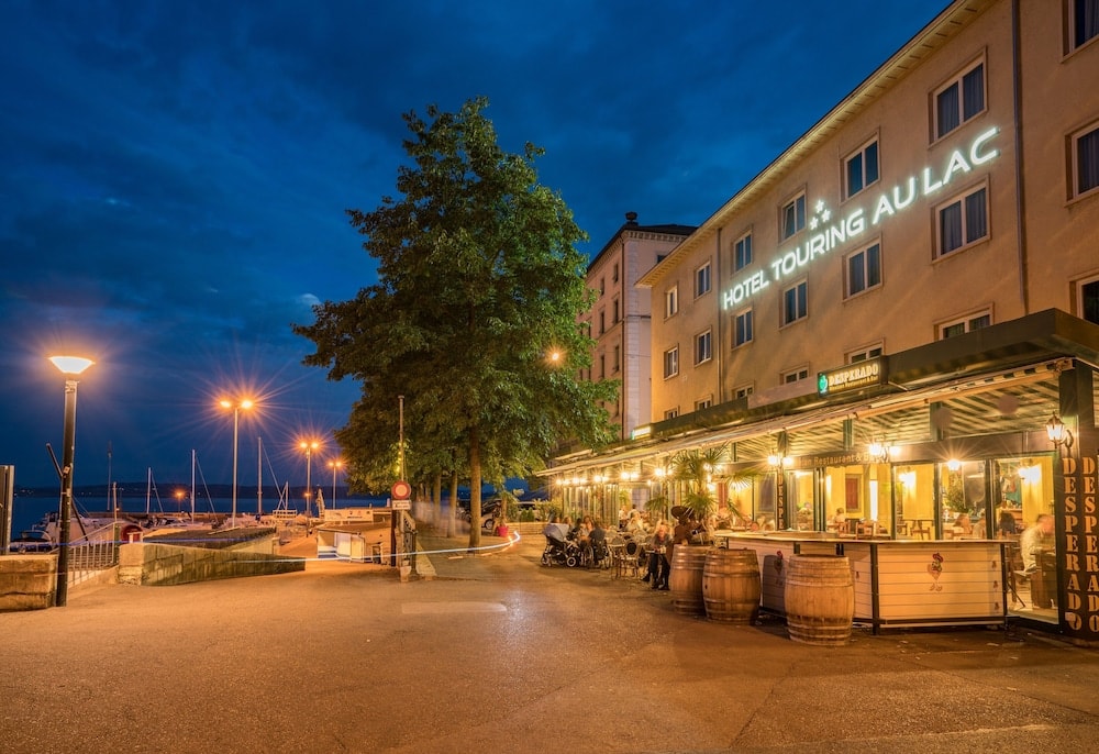 Neuchâtel - Touring au Lac