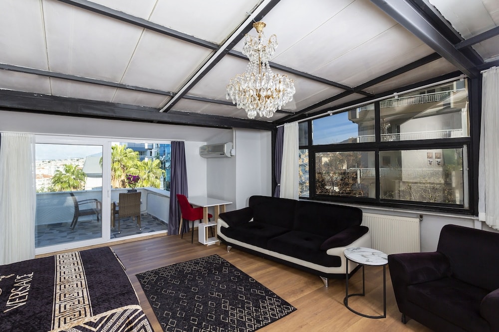 İzmir - 8 Rooms House