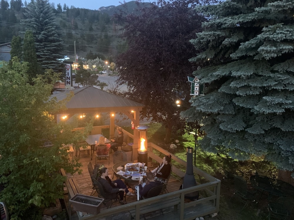 Radium Hot Springs - Destination INN