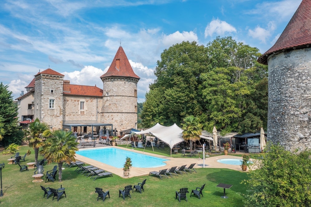 La Tour-du-Pin - Château Chapeau Cornu