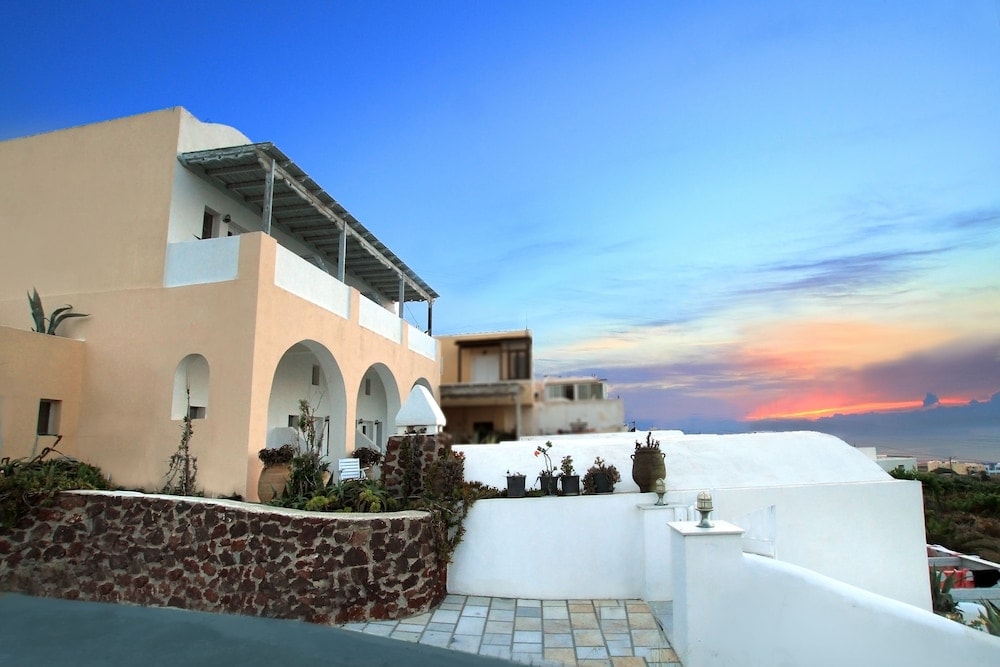 Stockholm - Fira - Muses Cycladic Suites