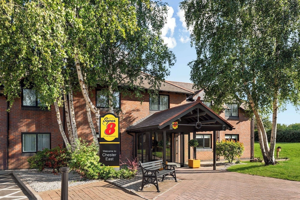 Chester - Super 8 by Wyndham Chester East