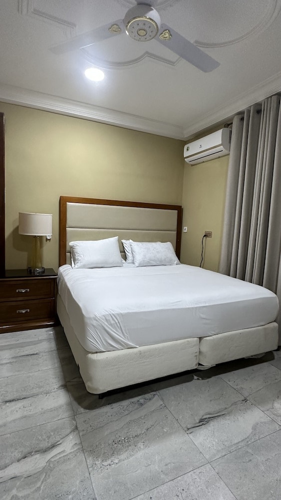 ACHIE SUITES