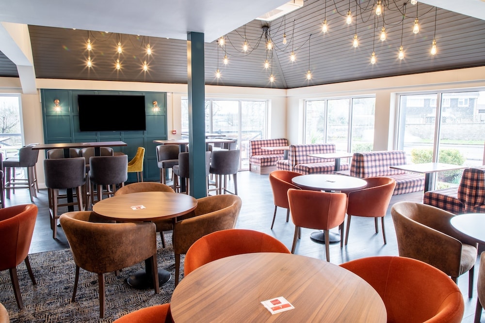 Almondsbury Inn & Lounge