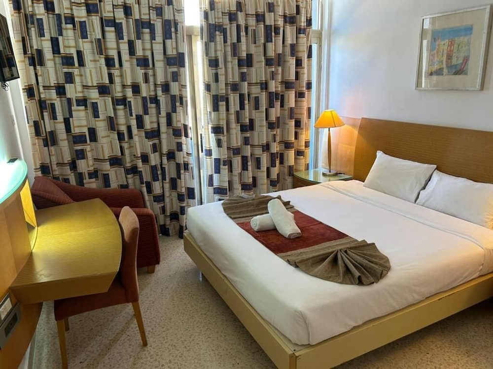 St. Julianʼs - The St. George’s Park Hotel