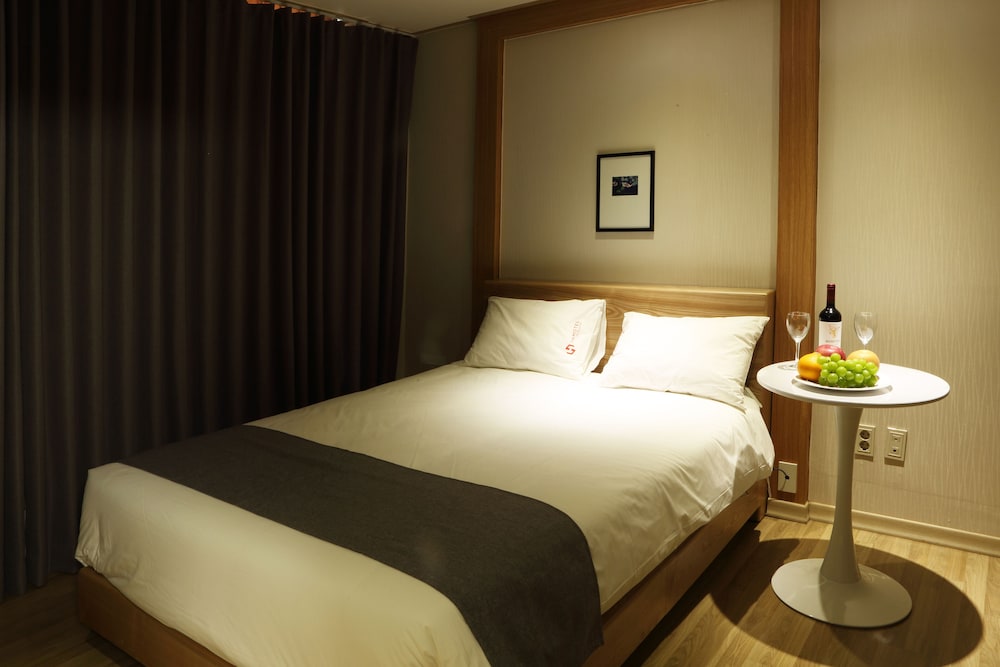 Incheon Airport - Incheon The Hotel Yeongjong