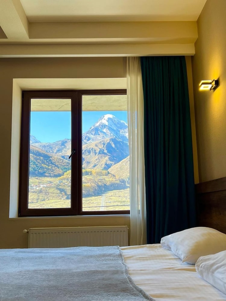Kazbegi - Hotel Axien Kazbegi