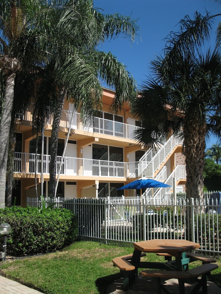 Pompano Beach - Canada House Pompano Beach