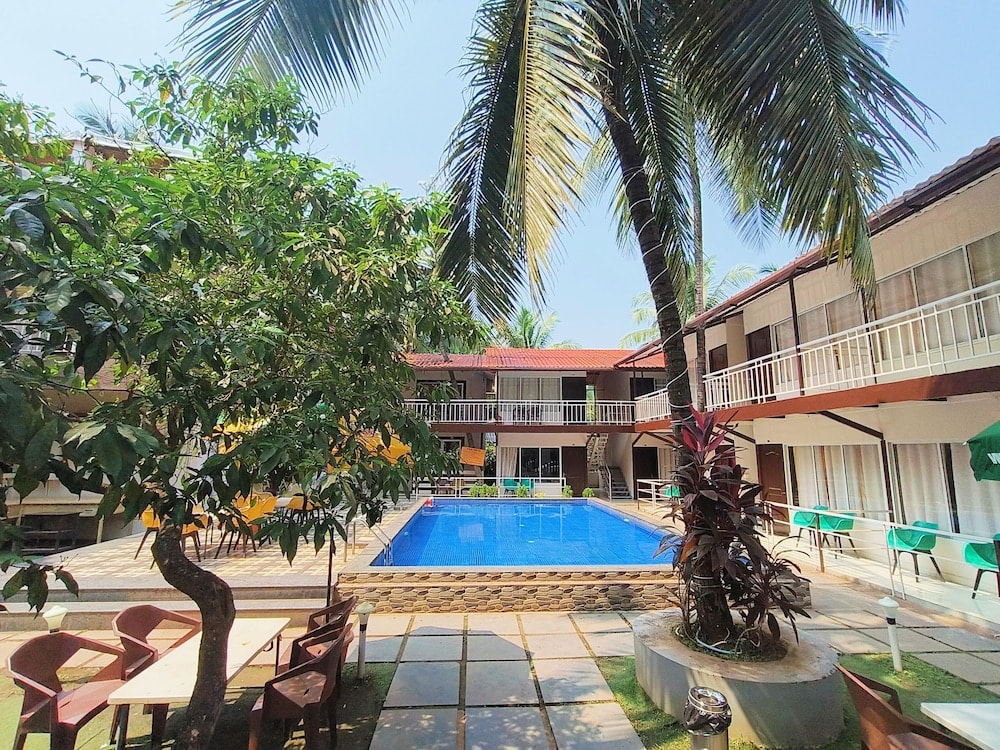 Anjuna - Beach Walk Resort - Goa