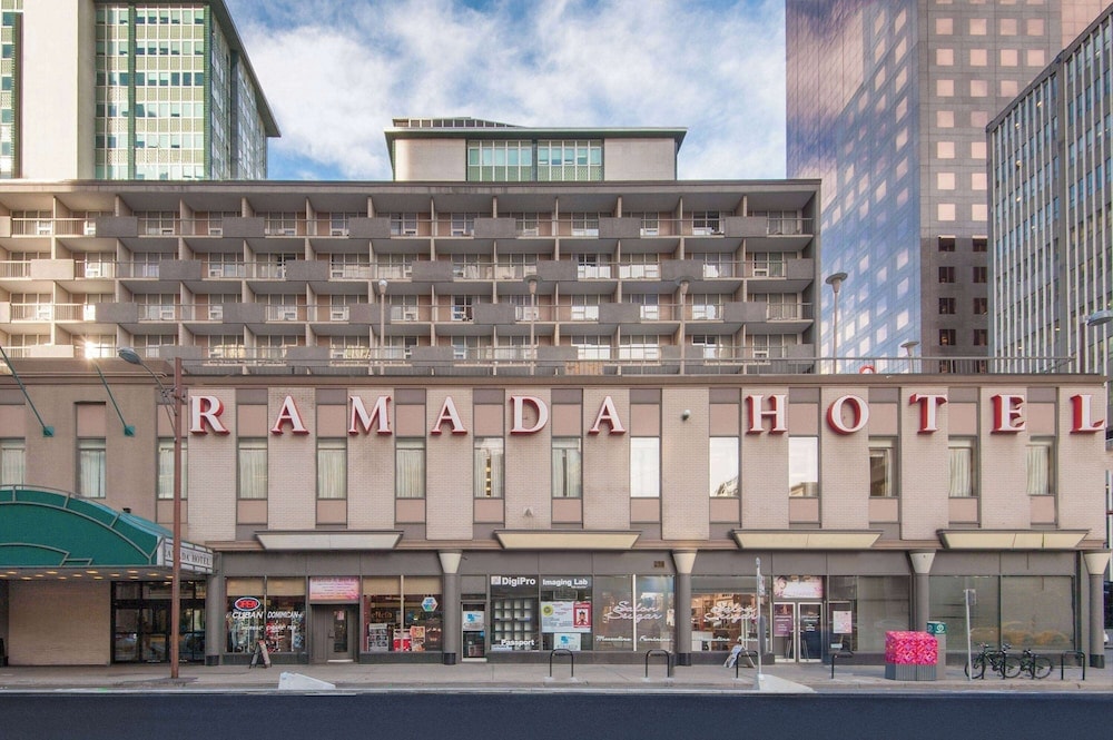 Calgary - Ramada Plaza by Wyndham Calgary Downtown