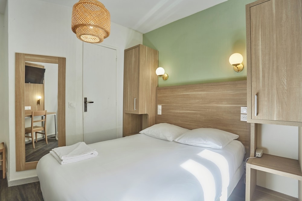 Merryl Hotel