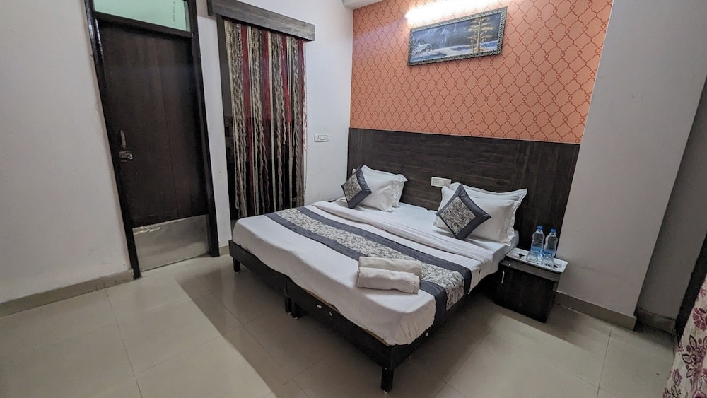 New Delhi - Mauryan Express Hotel Dashrathpuri Metro