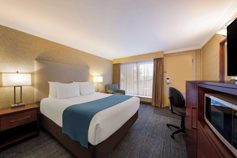 Newmarket - Best Western Voyageur Place Hotel