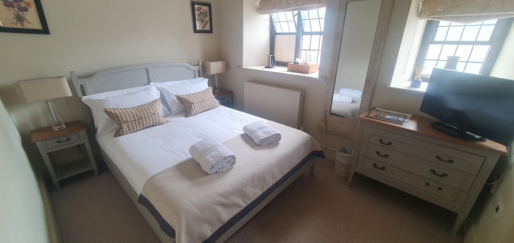Burford - The Crown At Shipton