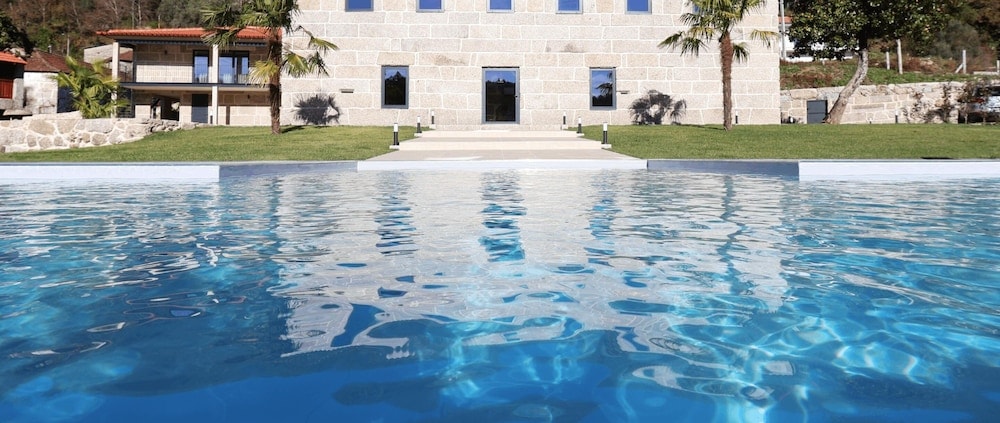 Vieira do Minho - Casa d'Henrique Retreat Pool and Spa