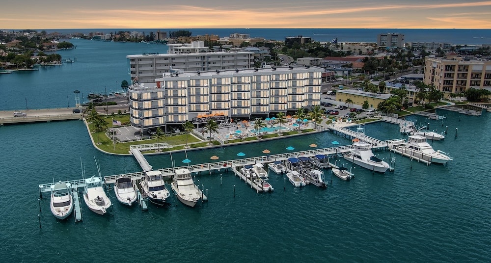 St Pete Beach - FUSION Resort Waterfront Suites