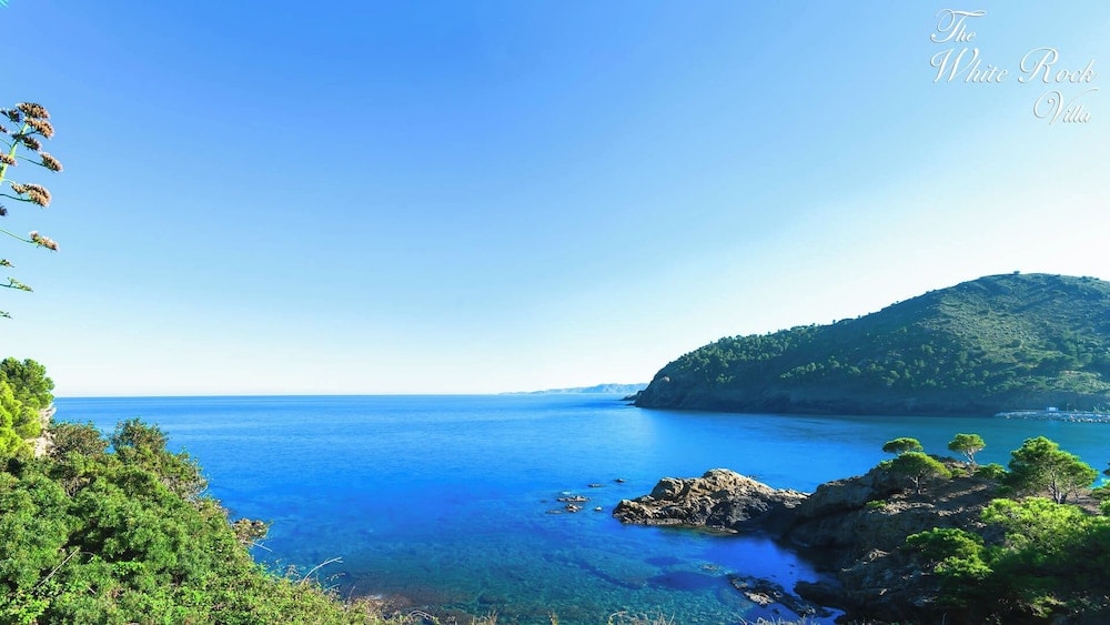 Banyuls-sur-Mer - White Rock Villa With Breathtaking Views and Pool