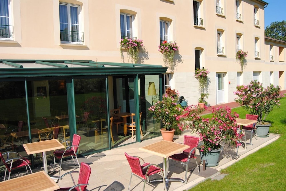 Châteaudun - Brit Hotel Châteaudun